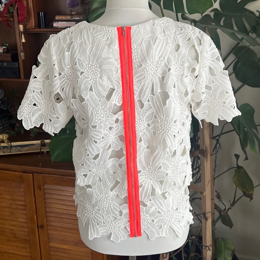 *JOA Los Angeles White Lace Appliqué Top w/ Neon Orange Back Zipper Shirt Top M
